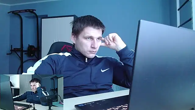 Snapshot of Poliglotjoe1 chatting on 02-08-26, 10:29 Poliglotjoe1 online show from 02-08-26, 10:29