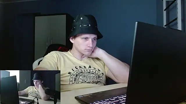 Snapshot of Poliglotjoe1 chatting on 02-11-26, 02:27 Poliglotjoe1 online show from 02-11-26, 02:27