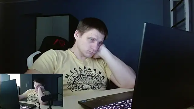 Snapshot of Poliglotjoe1 chatting on 02-11-26, 02:44 Poliglotjoe1 online show from 02-11-26, 02:44