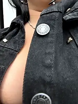 Kendra-daring online show from 12-14-25, 05:18