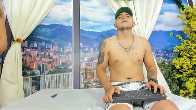 Snapshot of SabrinaAndEddy chatting on 02-02-26, 07:34 SabrinaAndEddy online show from 02-02-26, 07:34