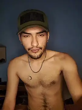 Snapshot of Auron_merrow chatting on 11-27-25, 01:29 Auron merrow online show from 11-27-25, 01:29