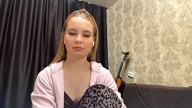 SophieLorein online show from 11-22-25, 06:01