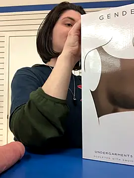 Snapshot of Kora_Kat chatting on 12-17-25, 07:47 Kora Kat online show from 12-17-25, 07:47