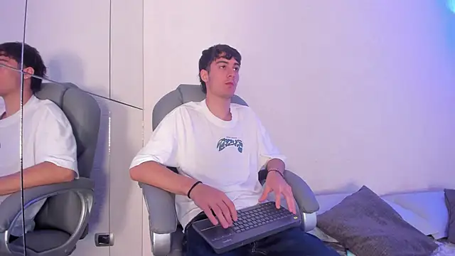 Emir Ozan  online show from 11-21-25, 11:31