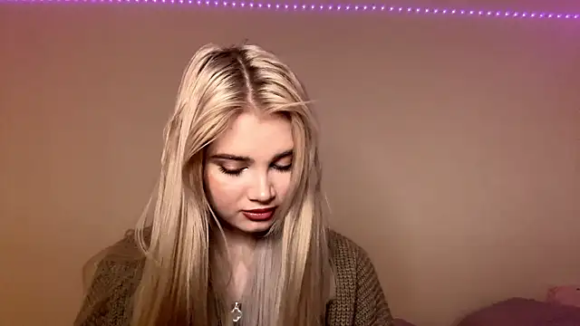 Snapshot of KarissaBoisse chatting on 11-26-25, 05:36 KarissaBoisse online show from 11-26-25, 05:36