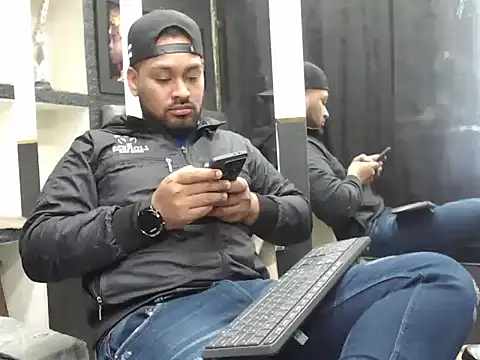 Snapshot of Liam_hairy chatting on 12-04-25, 03:16 Liam hairy online show from 12-04-25, 03:16