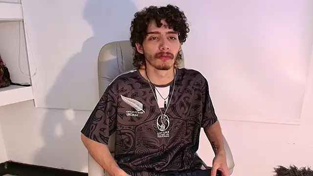 Snapshot of JojoBraando chatting on 04-07-26, 12:11 JojoBraando online show from 04-07-26, 12:11