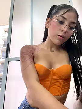 Maddy evill online show from 11-21-25, 08:18