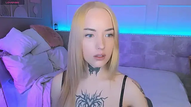 Snapshot of MarquiseMuse chatting on 02-15-26, 06:32 MarquiseMuse online show from 02-15-26, 06:32