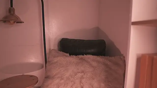 Mackenzie Lia online show from 12-15-25, 08:02