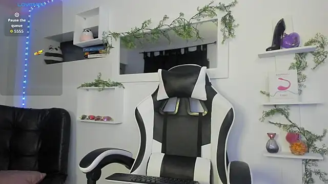 Snapshot of Ariel_Laurentt chatting on 02-19-26, 03:46 Ariel Laurentt online show from 02-19-26, 03:46