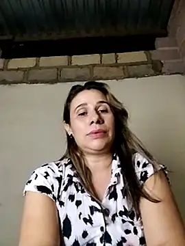 Snapshot of MIA-LARIOS chatting on 12-23-25, 03:26 MIA-LARIOS online show from 12-23-25, 03:26