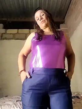 Snapshot of MIA-LARIOS chatting on 02-10-26, 03:32 MIA-LARIOS online show from 02-10-26, 03:32