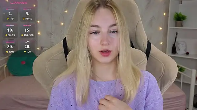 Snapshot of Shy_Polly chatting on 07-19-26, 12:03 Shy Polly online show from 07-19-26, 12:03