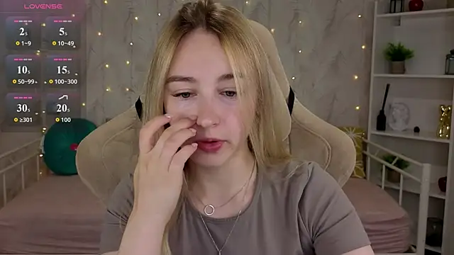 Snapshot of Shy_Polly chatting on 07-23-26, 12:02 Shy Polly online show from 07-23-26, 12:02