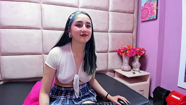 CharlotteStuart online show from 12-16-25, 03:44