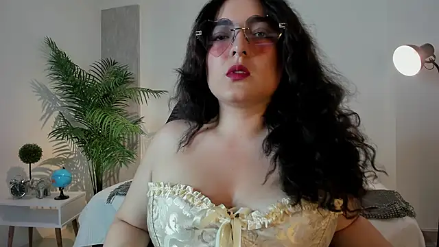 Roxxie saenz   online show from 11-26-25, 11:44