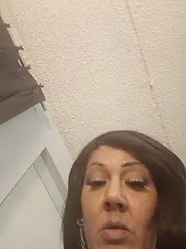 Snapshot of Adrianna505 chatting on 11-25-25, 04:34 Adrianna505 online show from 11-25-25, 04:34