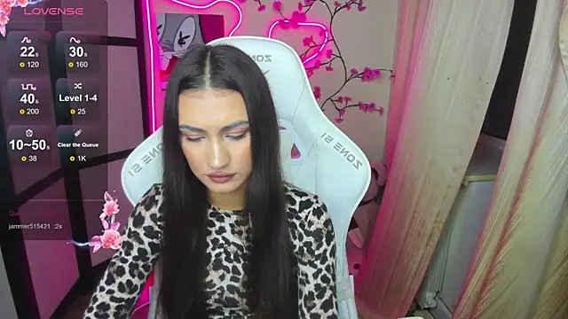 AdeleLuu online show from 11-24-25, 01:27