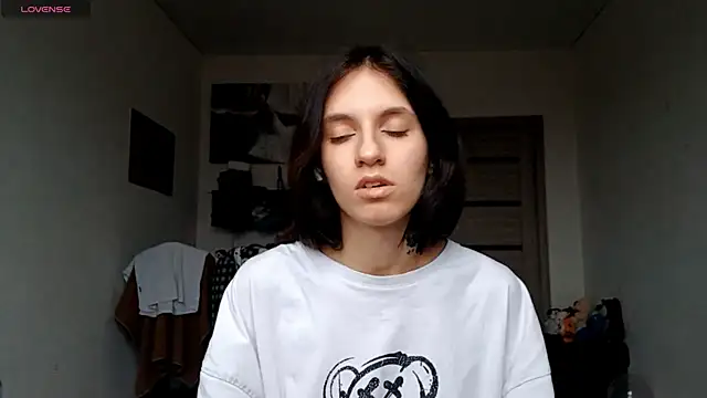 Snapshot of KennaElse chatting on 12-04-25, 08:12 KennaElse online show from 12-04-25, 08:12