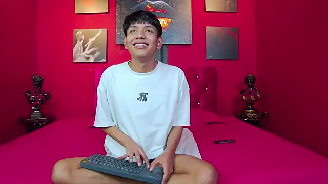 Snapshot of Liam_Sinclair chatting on 12-20-25, 08:49 Liam Sinclair online show from 12-20-25, 08:49