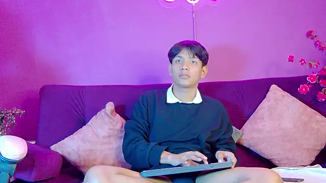 Snapshot of Liam_Sinclair chatting on 02-05-26, 07:29 Liam Sinclair online show from 02-05-26, 07:29