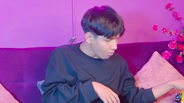 Snapshot of Liam_Sinclair chatting on 02-07-26, 07:50 Liam Sinclair online show from 02-07-26, 07:50