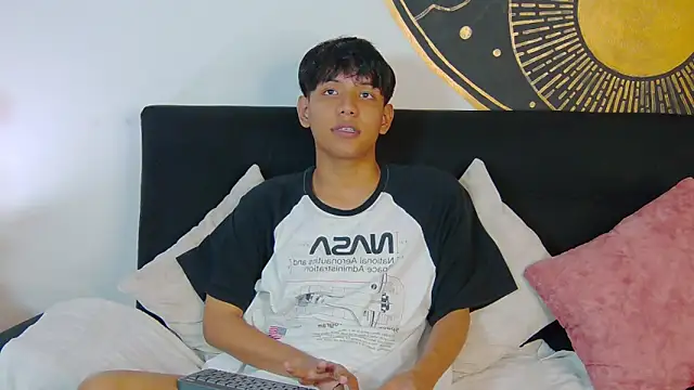 Snapshot of Liam_Sinclair chatting on 02-18-26, 08:05 Liam Sinclair online show from 02-18-26, 08:05