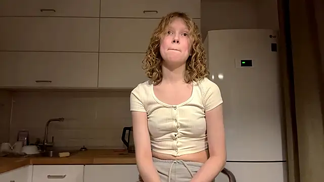 Snapshot of ElfriedaZwack chatting on 12-17-25, 05:08 ElfriedaZwack online show from 12-17-25, 05:08