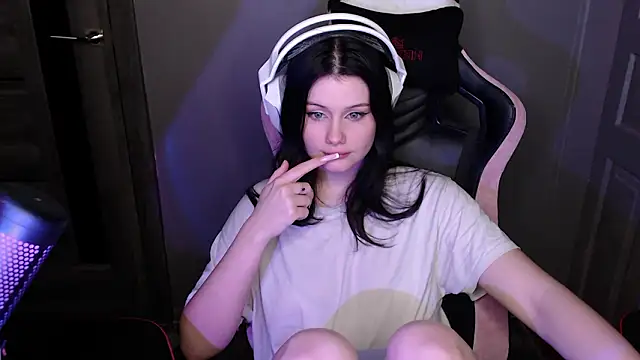 Snapshot of Moon_raven chatting on 01-16-26, 09:08 Moon raven online show from 01-16-26, 09:08