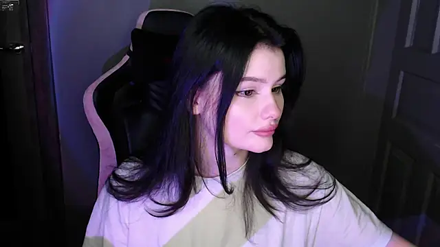 Snapshot of Moon_raven chatting on 02-18-26, 11:33 Moon raven online show from 02-18-26, 11:33