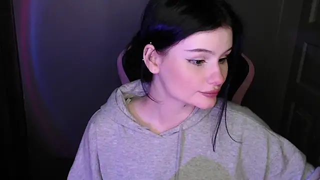 Snapshot of Moon_raven chatting on 02-21-26, 01:06 Moon raven online show from 02-21-26, 01:06