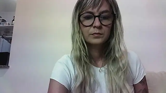 Snapshot of KnotBabe chatting on 12-22-25, 01:46 KnotBabe online show from 12-22-25, 01:46