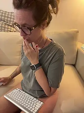 Snapshot of KnotBabe chatting on 02-25-26, 04:11 KnotBabe online show from 02-25-26, 04:11