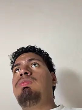 Snapshot of Henry_villa23 chatting on 12-18-25, 07:14 Henry villa23 online show from 12-18-25, 07:14