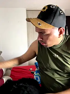 Snapshot of Henry_villa23 chatting on 12-22-25, 06:10 Henry villa23 online show from 12-22-25, 06:10