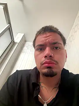 Snapshot of Henry_villa23 chatting on 01-16-26, 02:43 Henry villa23 online show from 01-16-26, 02:43