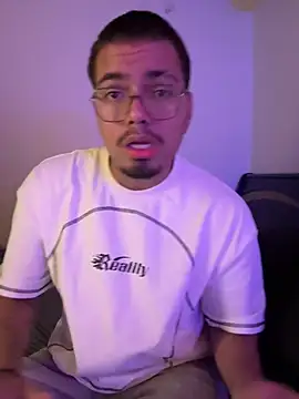 Snapshot of Henry_villa23 chatting on 01-18-26, 05:22 Henry villa23 online show from 01-18-26, 05:22