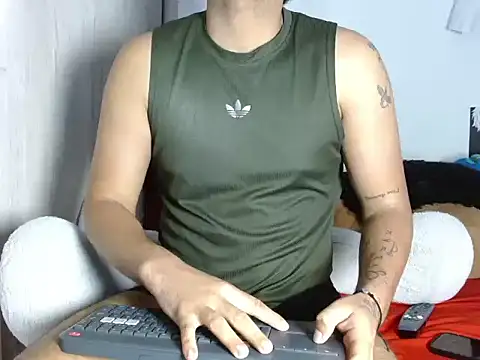 Snapshot of Henry_villa23 chatting on 02-07-26, 01:15 Henry villa23 online show from 02-07-26, 01:15