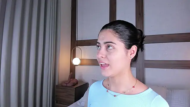 SarhaVega online show from 12-22-25, 01:19