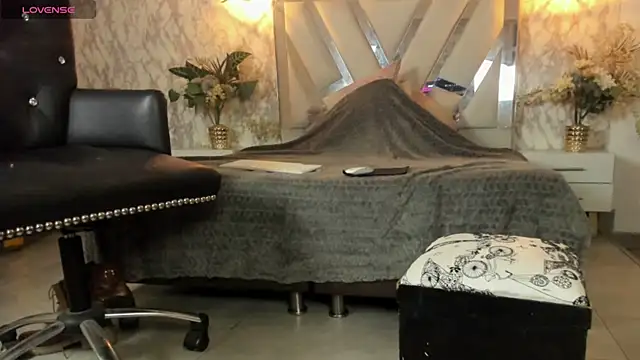 Snapshot of Mysterius_Woman chatting on 07-24-26, 11:08 Mysterius Woman online show from 07-24-26, 11:08