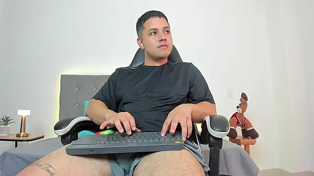 Snapshot of bry_hill chatting on 11-26-25, 01:23 bry hill online show from 11-26-25, 01:23