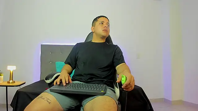 Snapshot of bry_hill chatting on 12-02-25, 01:17 bry hill online show from 12-02-25, 01:17