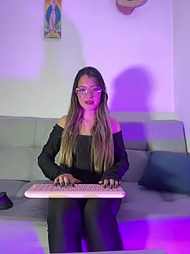 Snapshot of hanna__jones7 chatting on 01-18-26, 10:13 hanna jones7 online show from 01-18-26, 10:13