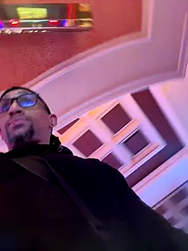 Snapshot of MTheRealrDLlongCrippler chatting on 12-17-25, 03:45 MTheRealrDLlongCrippler online show from 12-17-25, 03:45