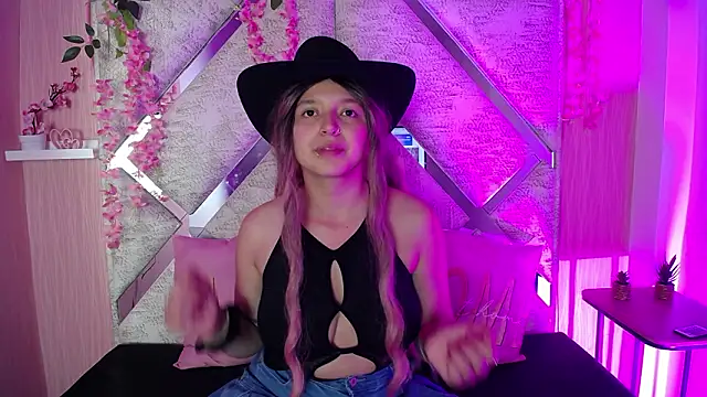 Snapshot of CandySwan chatting on 02-01-26, 12:04 CandySwan online show from 02-01-26, 12:04