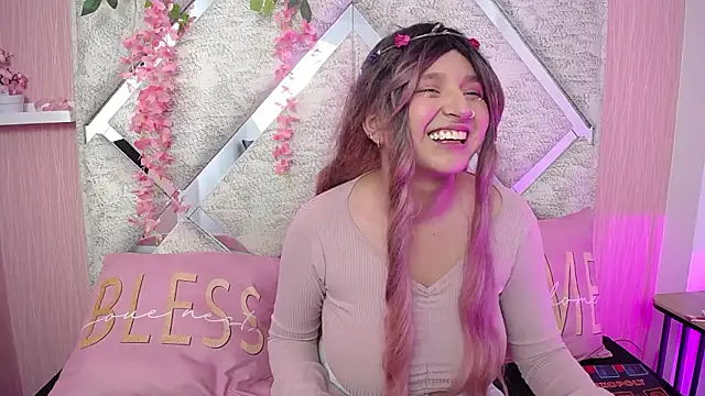 Snapshot of CandySwan chatting on 02-06-26, 12:37 CandySwan online show from 02-06-26, 12:37