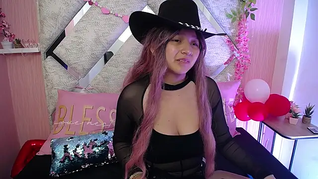 Snapshot of CandySwan chatting on 02-16-26, 11:50 CandySwan online show from 02-16-26, 11:50