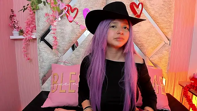 Snapshot of CandySwan chatting on 03-04-26, 11:38 CandySwan online show from 03-04-26, 11:38